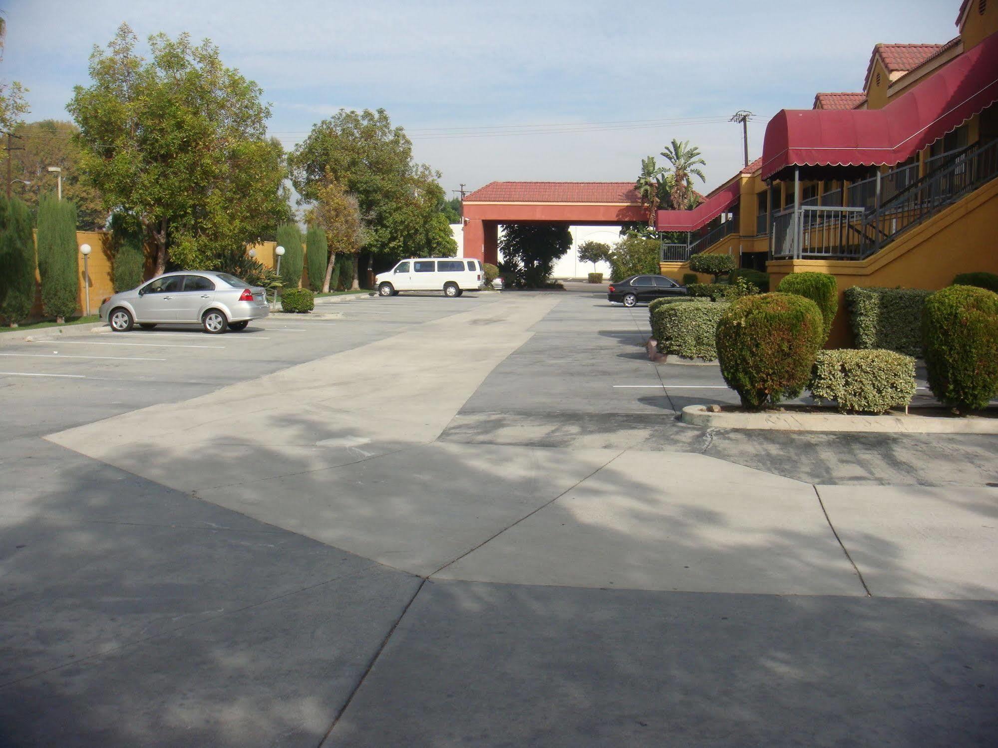 Budget Inn ลาปูเอนเต ภายนอก รูปภาพ