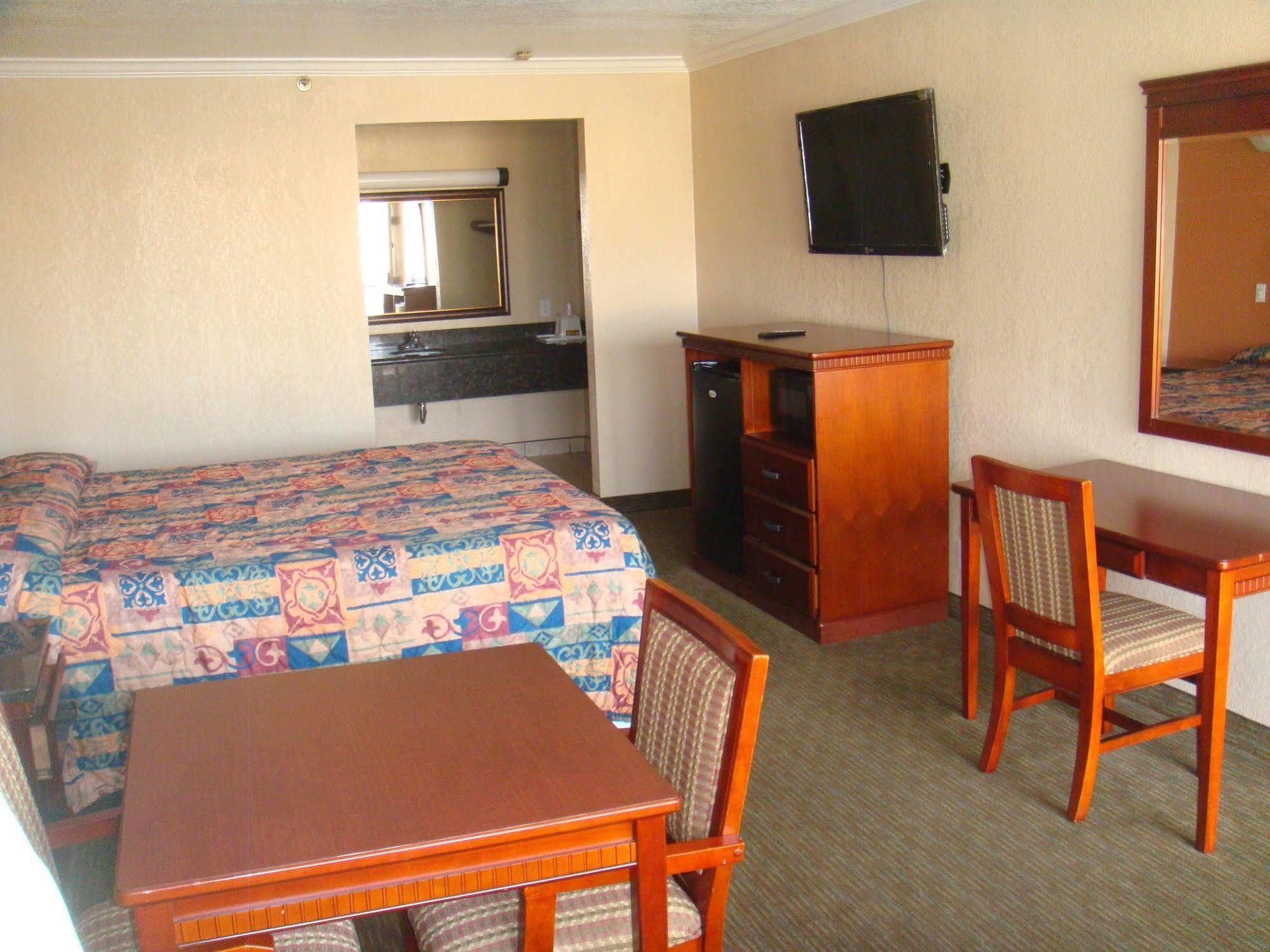 Budget Inn ลาปูเอนเต ภายนอก รูปภาพ